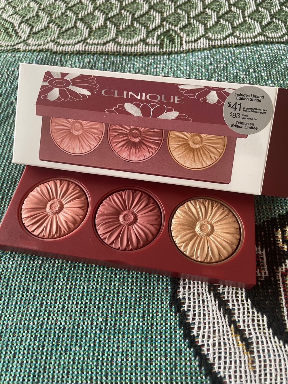BNIB - Clinique Cheek Trio Palette — Peach, Rose, Gold